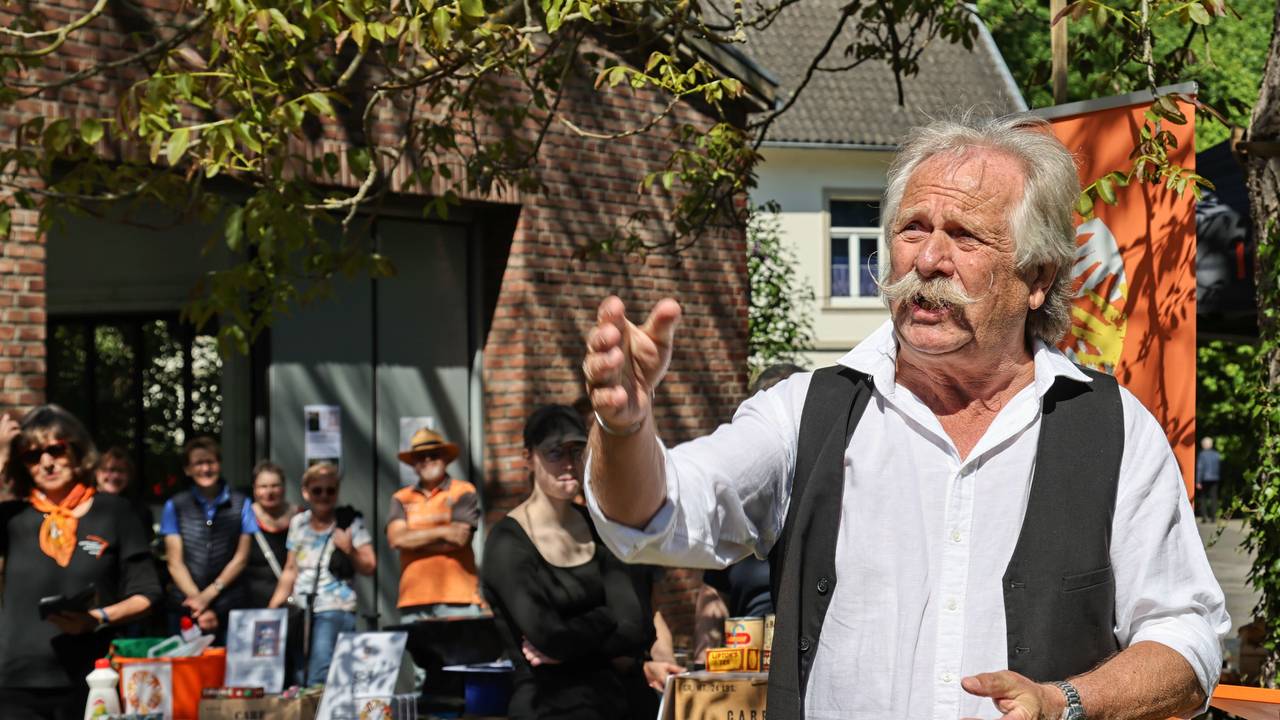 Henning Krautmacher spricht im Museum.