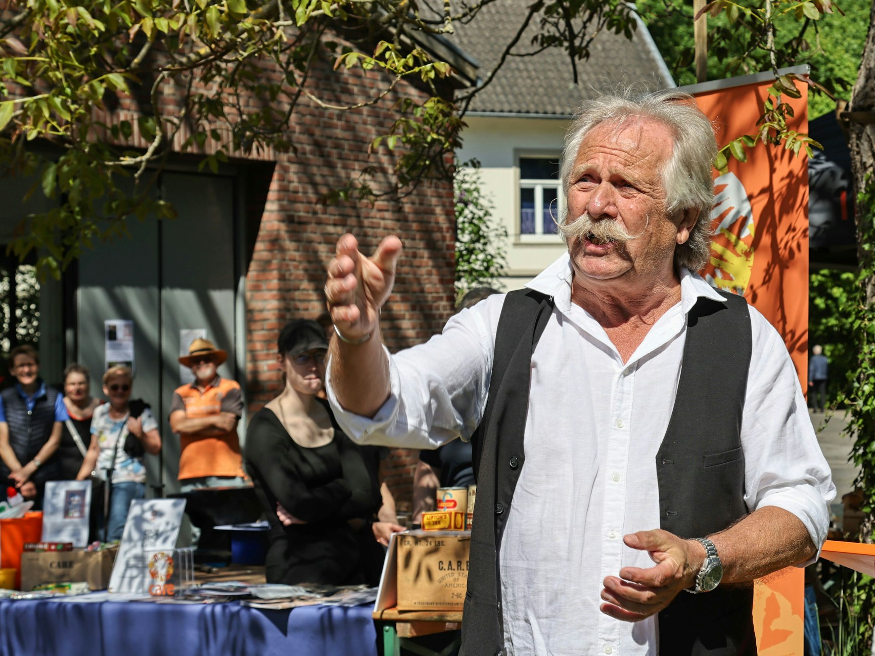 Henning Krautmacher spricht im Museum.