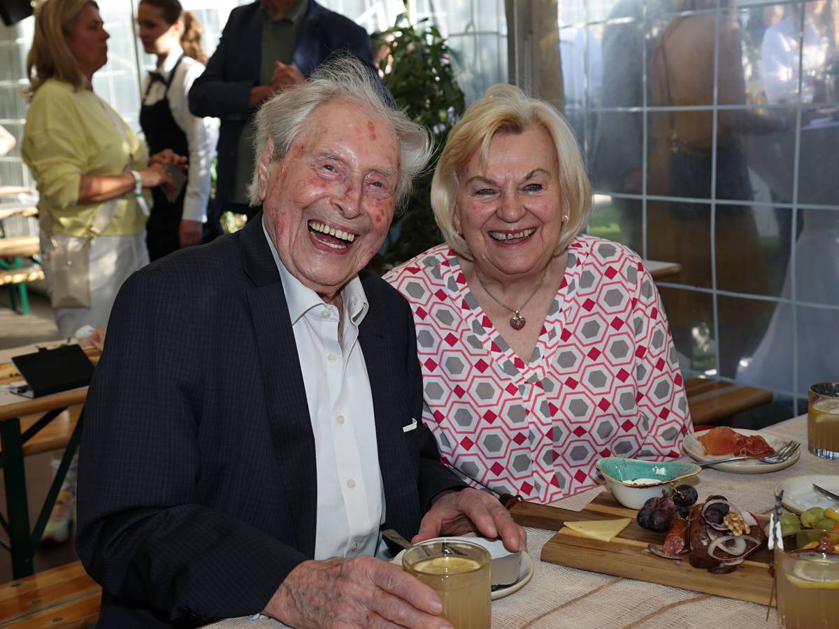 Ludwig Sebus mit Helga im Tanzbrunnen.