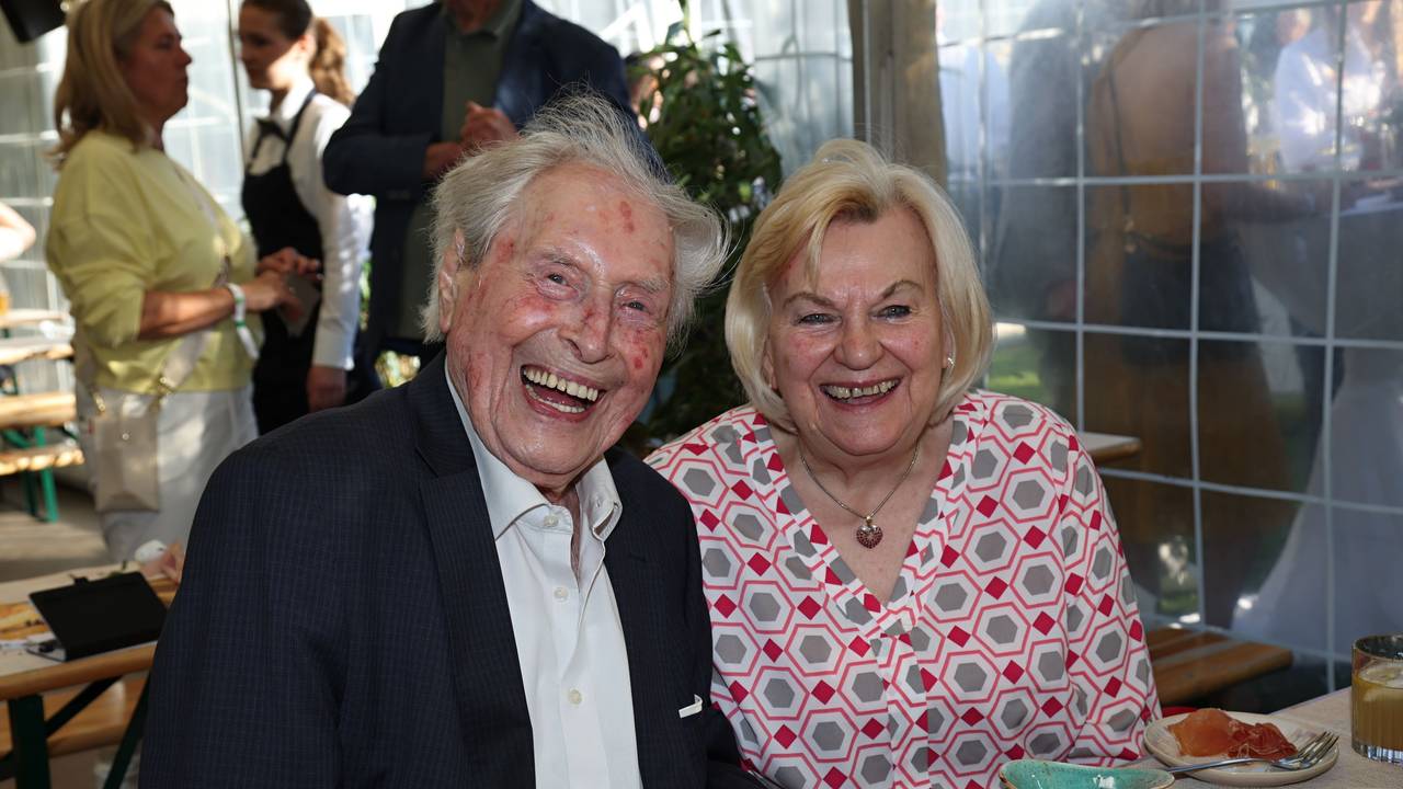 Ludwig Sebus mit Helga im Tanzbrunnen.