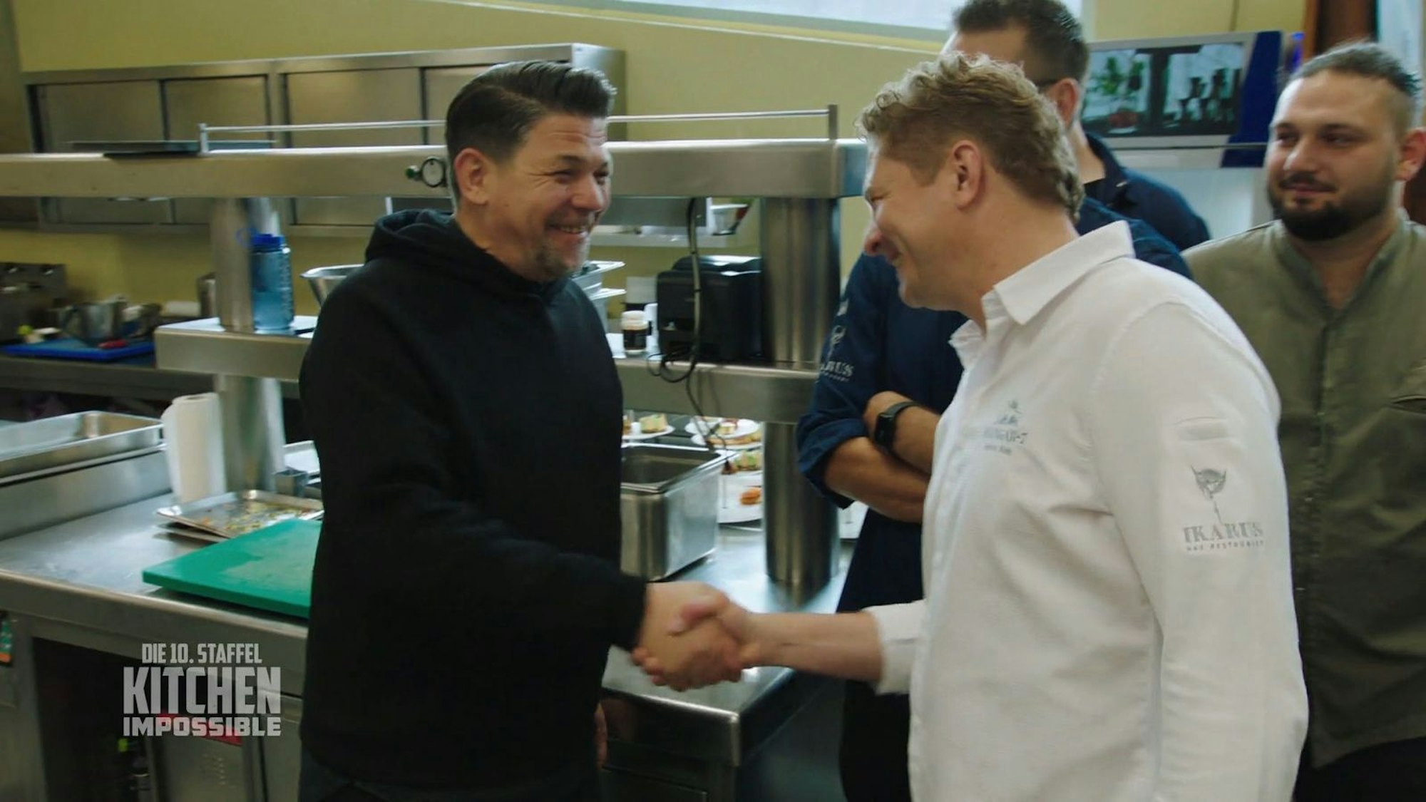 Martin Klein geht mit Tim Mälzer eine Wette ein, die er sofort bereut. (Bild: RTL)
