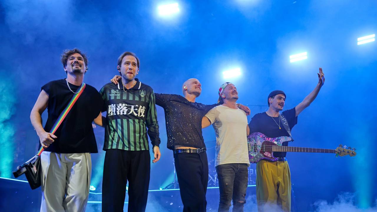 Cat Ballou bedankt sich nach dem Konzert im Tanzbrunnen.
