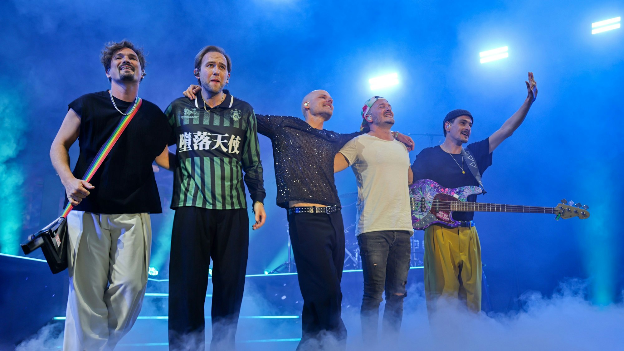 Die Band Cat Ballou steht auf der Bühne.