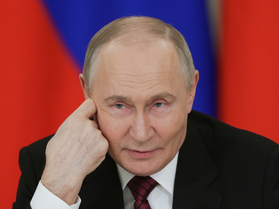 Auf diesem von der russischen staatlichen Agentur Sputnik verbreiteten Foto spricht der russische Präsident Wladimir Putin nach seinen Treffen mit ausländischen Staatsoberhäuptern am 11. Mai 2025 in Moskau zu den Medien.