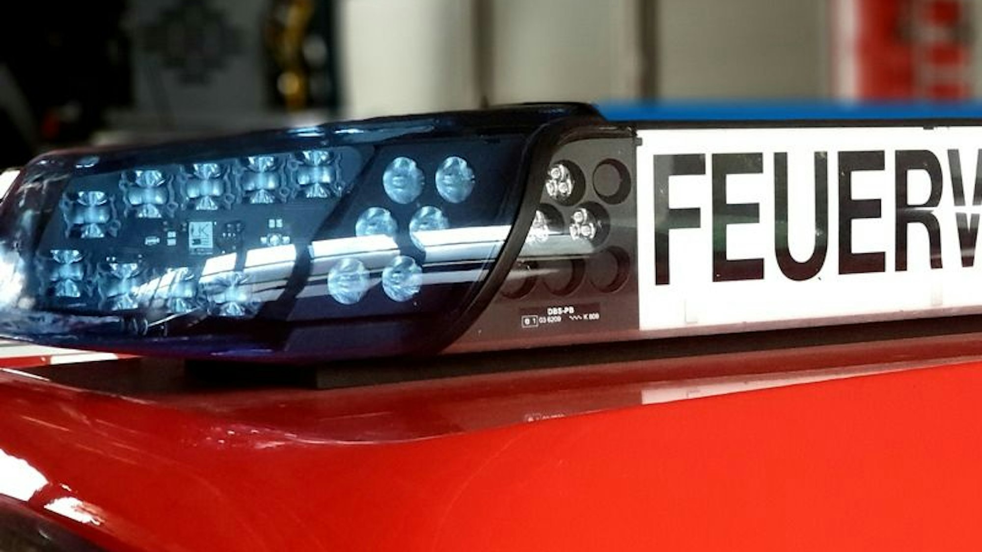 Feuerwehreinsatz bei einem brennenden Klettergerüst auf dem Schulhof in Oberhausen Altstaden