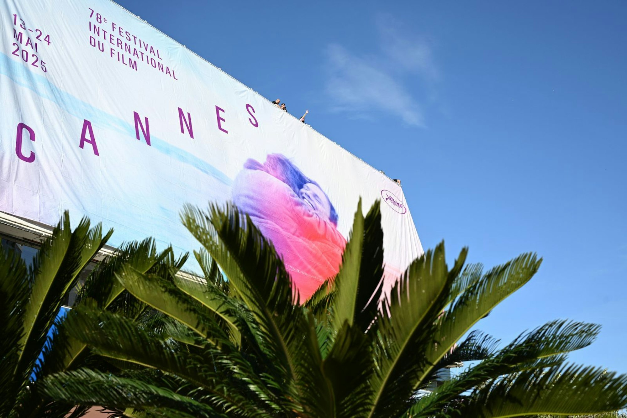 Die Prominenz trifft sich bei den 78. Filmfestspielen von Cannes. Dabei müssen sie die neue Kleiderordnung des Festivals beachten. (Bild: 2025 Getty Images/Thomas Kronsteiner)