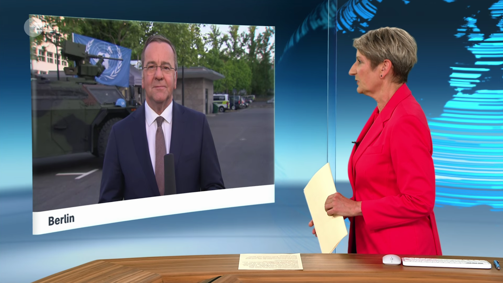 Verteidigungsminister Boris Pistorius spricht im „heute journal” mit Moderatorin Anne Gellinek.