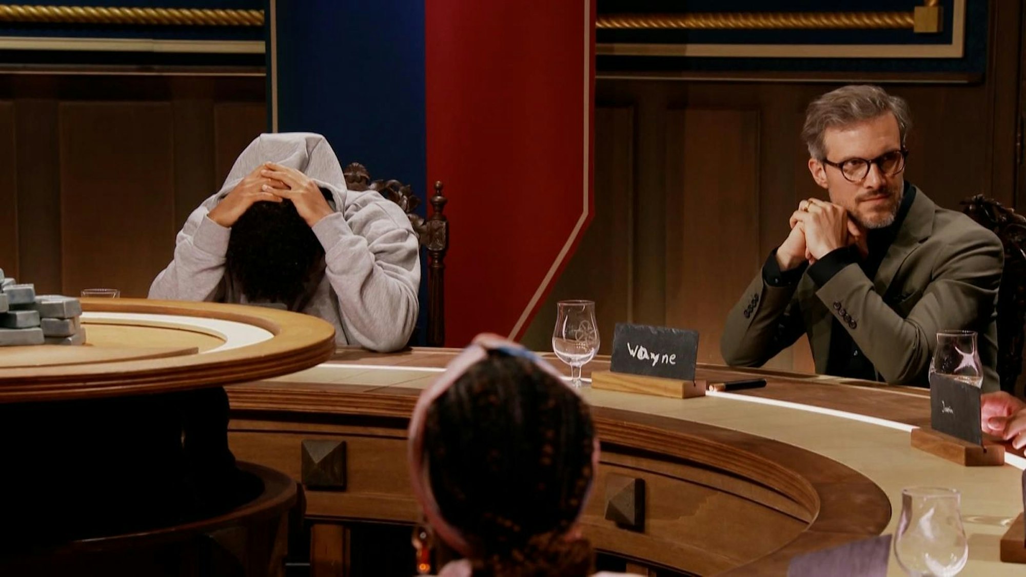 Younes Zarou (links) brach fast zusammen. Er hatte Janin von Anfang an massiv verdächtigt. Und jetzt? „Ich schäme mich so sehr!“ (Bild: RTL)