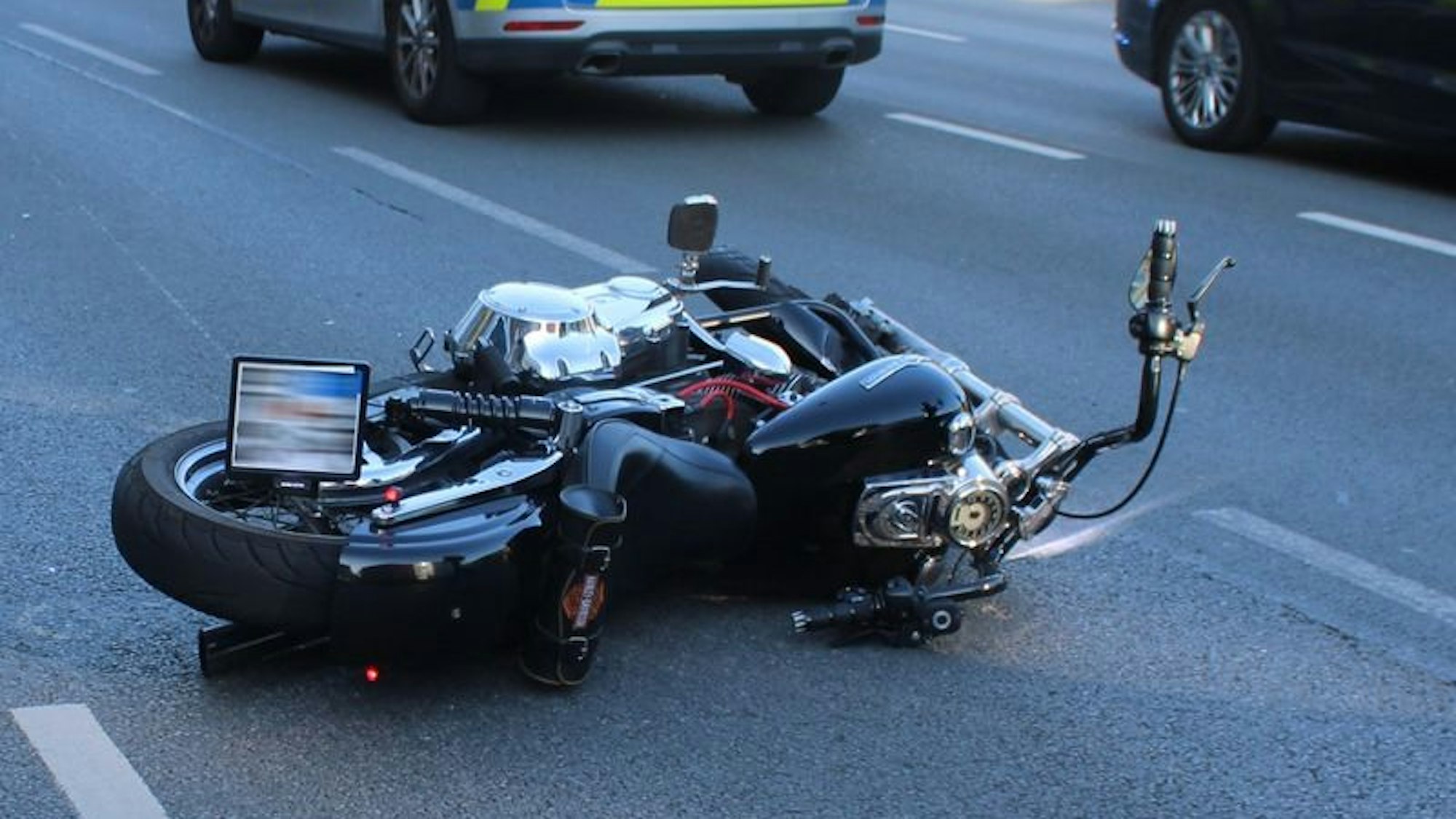 Verkehrsunfall mit Harley-Davidson und Auto in Hagen-Haspe, bei dem ein 29-jähriger Motorradfahrer schwer verletzt wurde