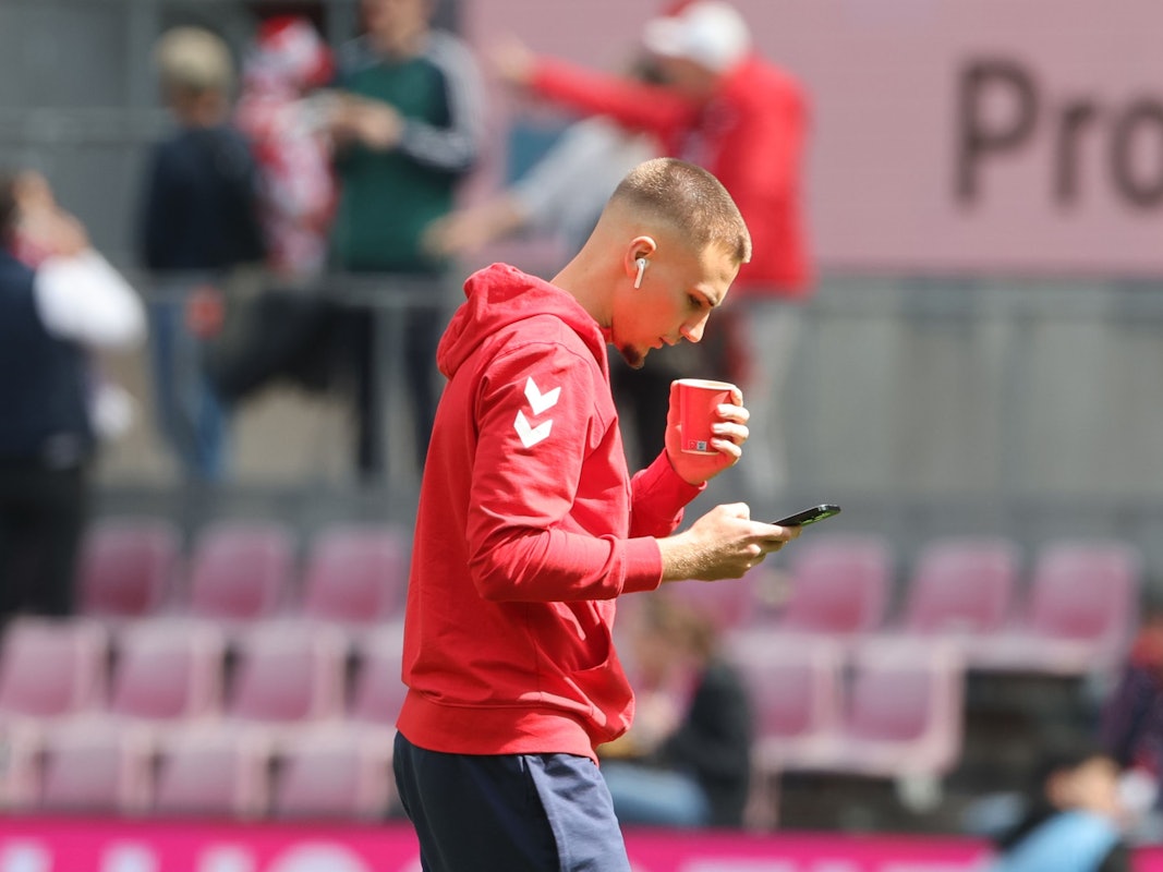 Tim Lemperle (1. FC Köln) bei der Vorbereitung aufs Spiel.