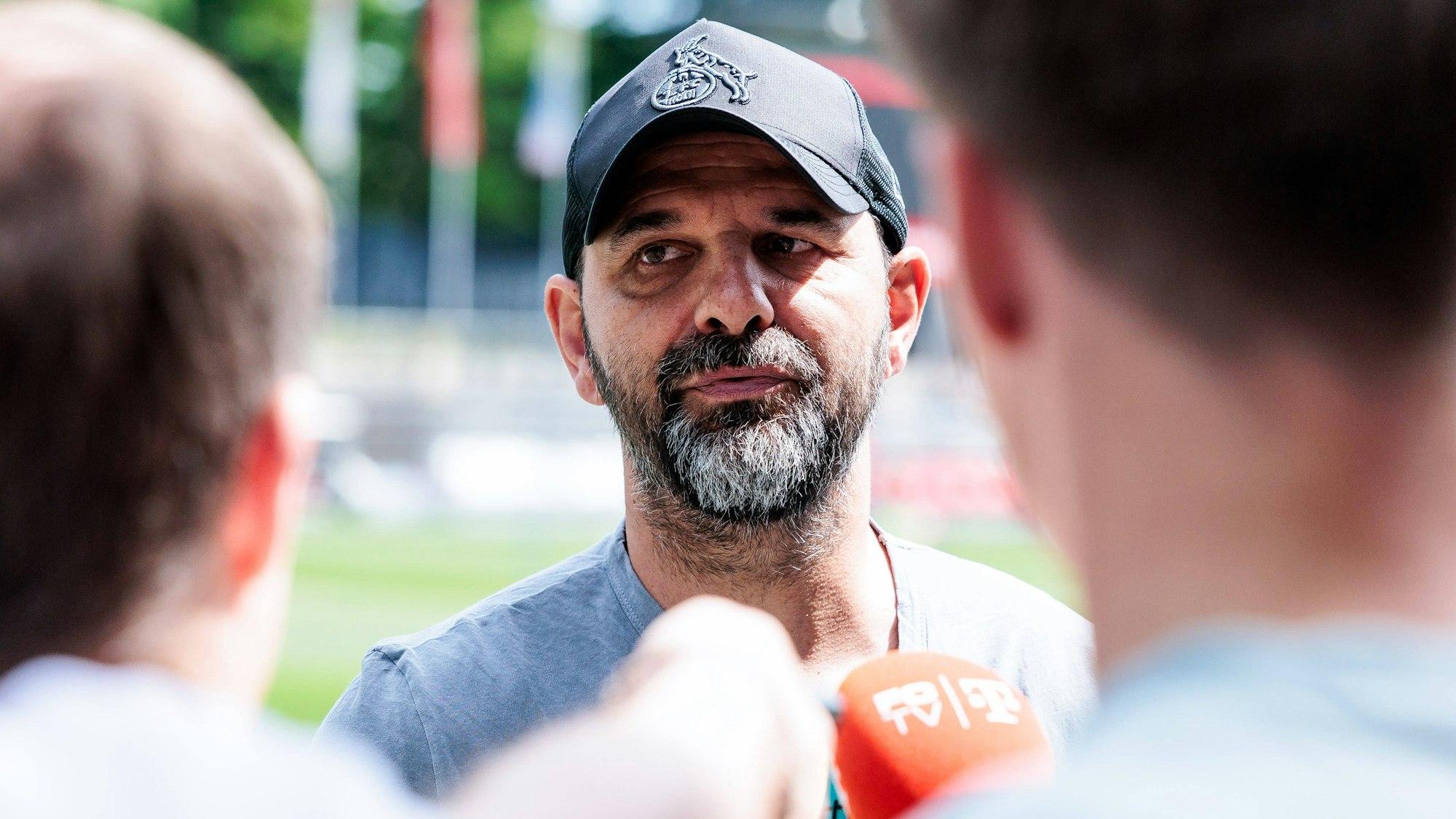 U19-Trainer Stefan Ruthenbeck bei einem Medientermin am Geißbockheim.