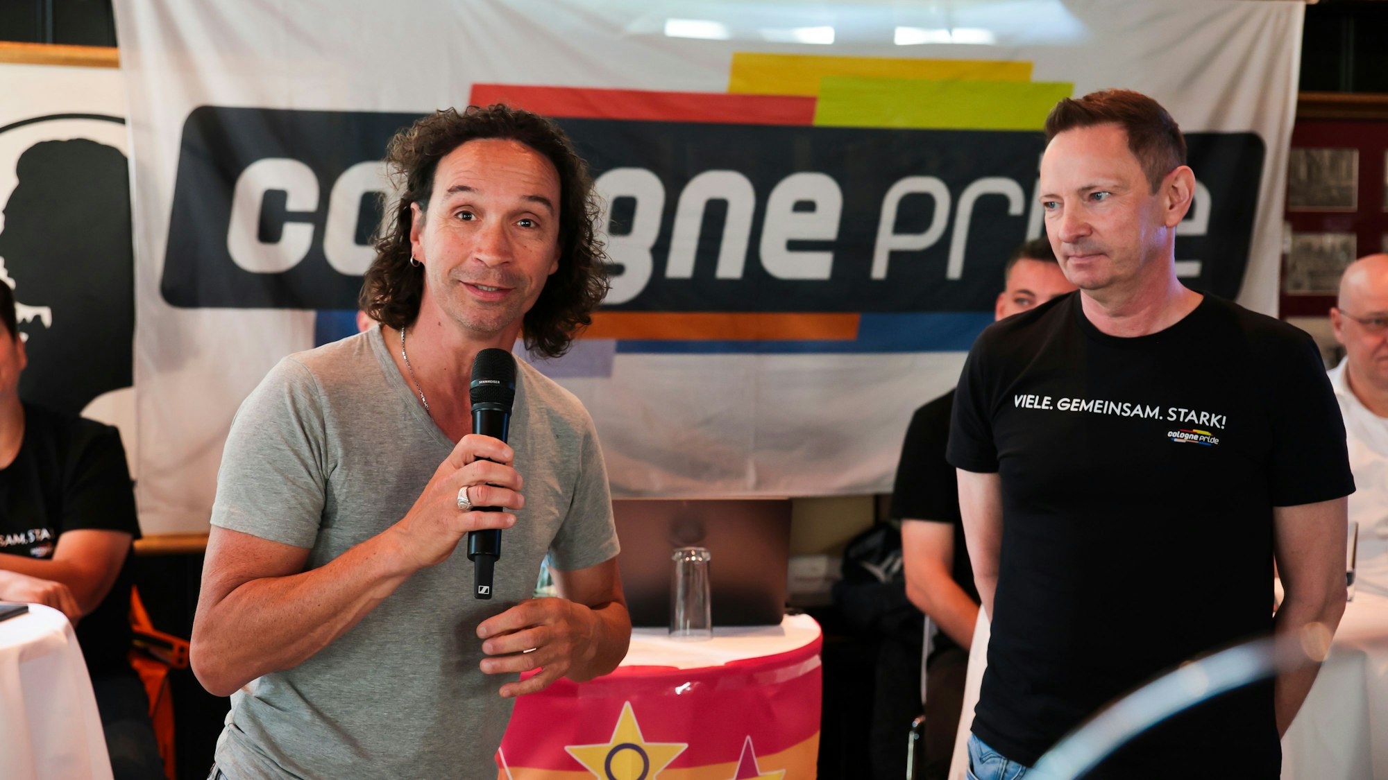 Stephan Brings und Uwe Weiler bei der PK zum ColognePride.
