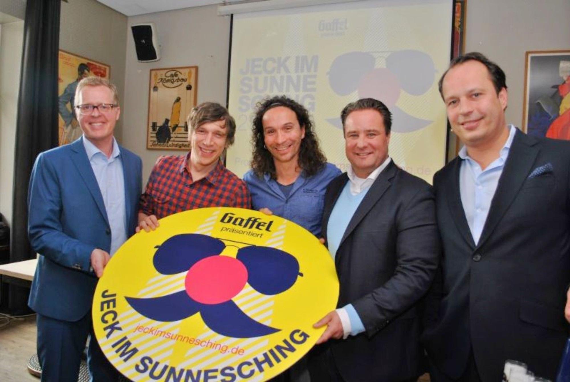 Thomas Deloy, Bastian Campmann, Stephan Brings, Alexander Manek und Heinrich Philipp Becker bei einer Pressekonferenz.