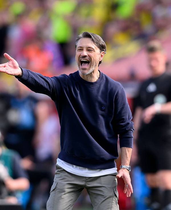 Niko Kovac gestikuliert am 33. Spieltag.