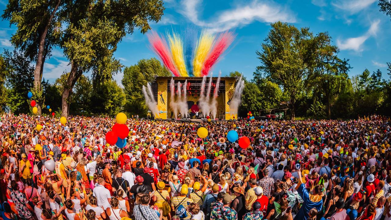 Die Bühne von „Jeck im Sunnesching“ im Jugendpark.