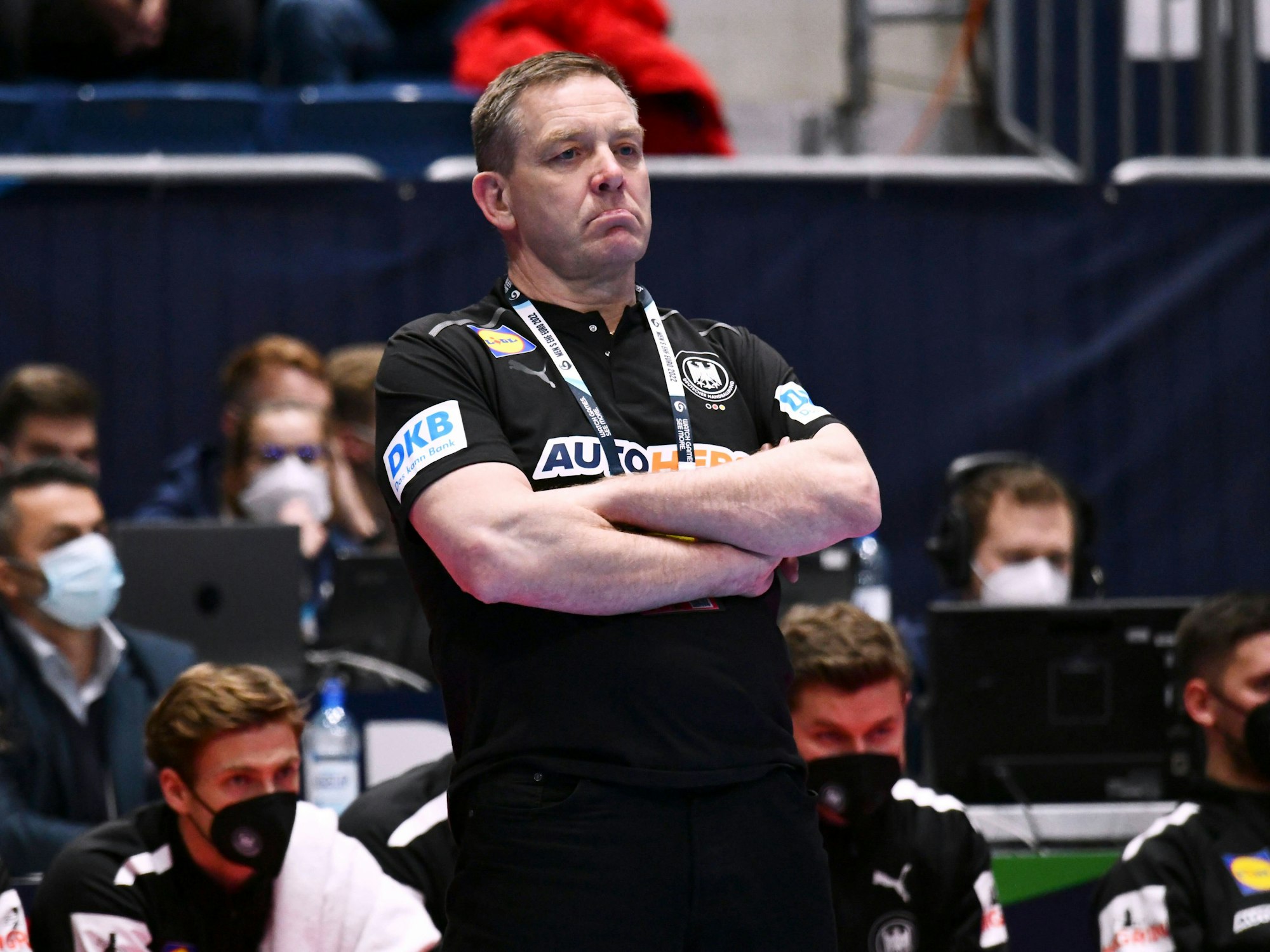 Alfred Gislason bei der EM 2022 an der Seitenlinie.