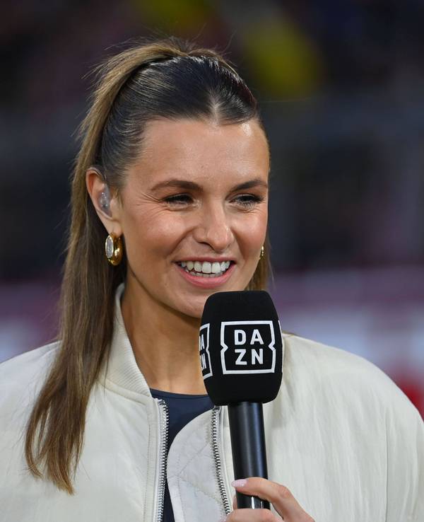 TV-Moderatorin Laura Wontorra mit guter Laune.