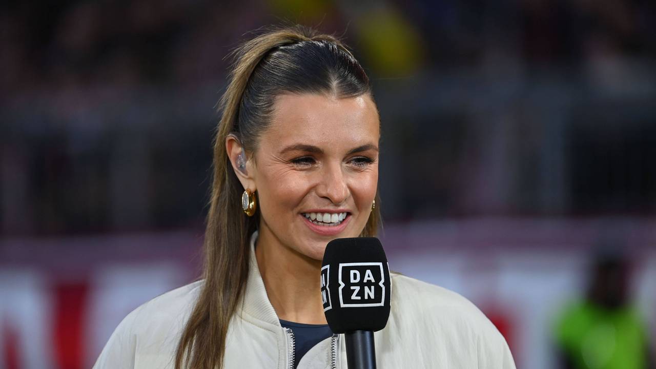 TV-Moderatorin Laura Wontorra mit guter Laune.