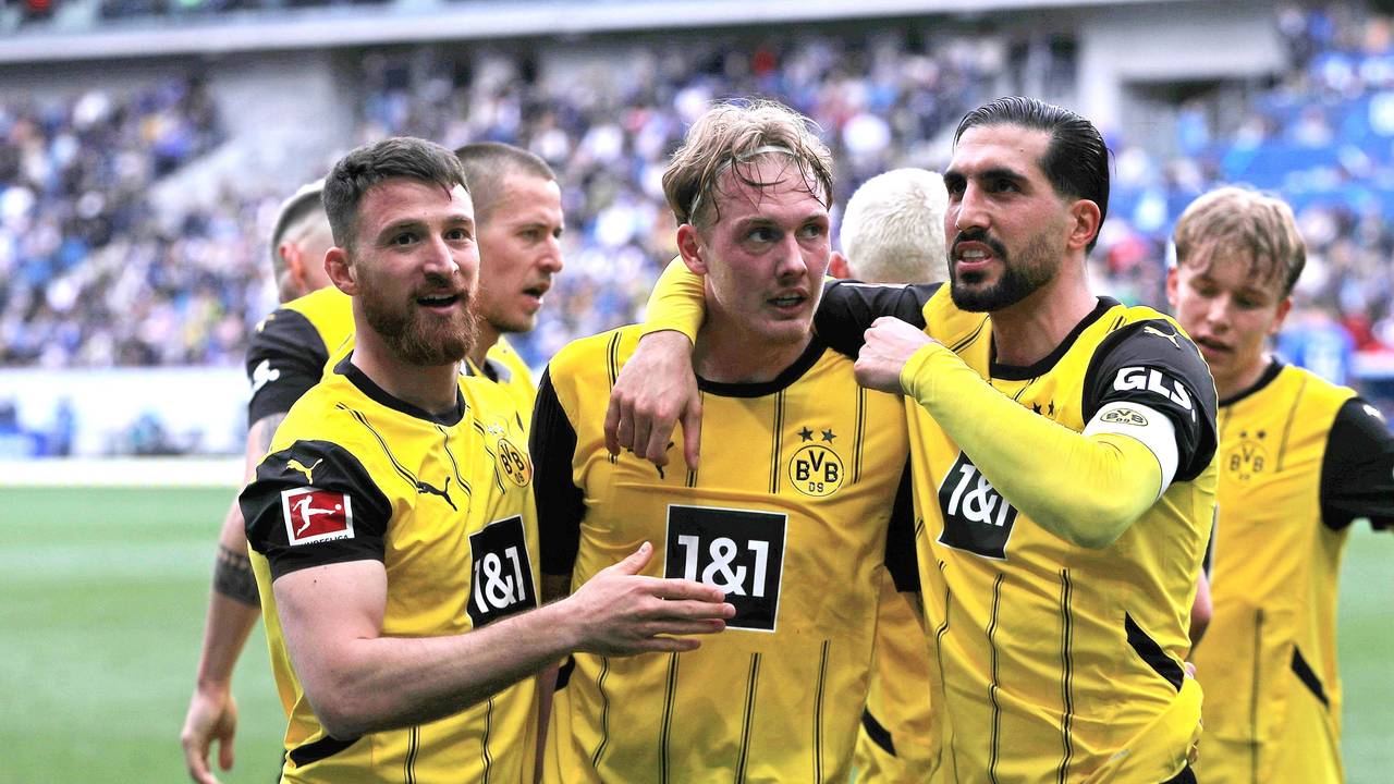 Julian Brandt jubelt mit Salih Özcan und Emre Can.