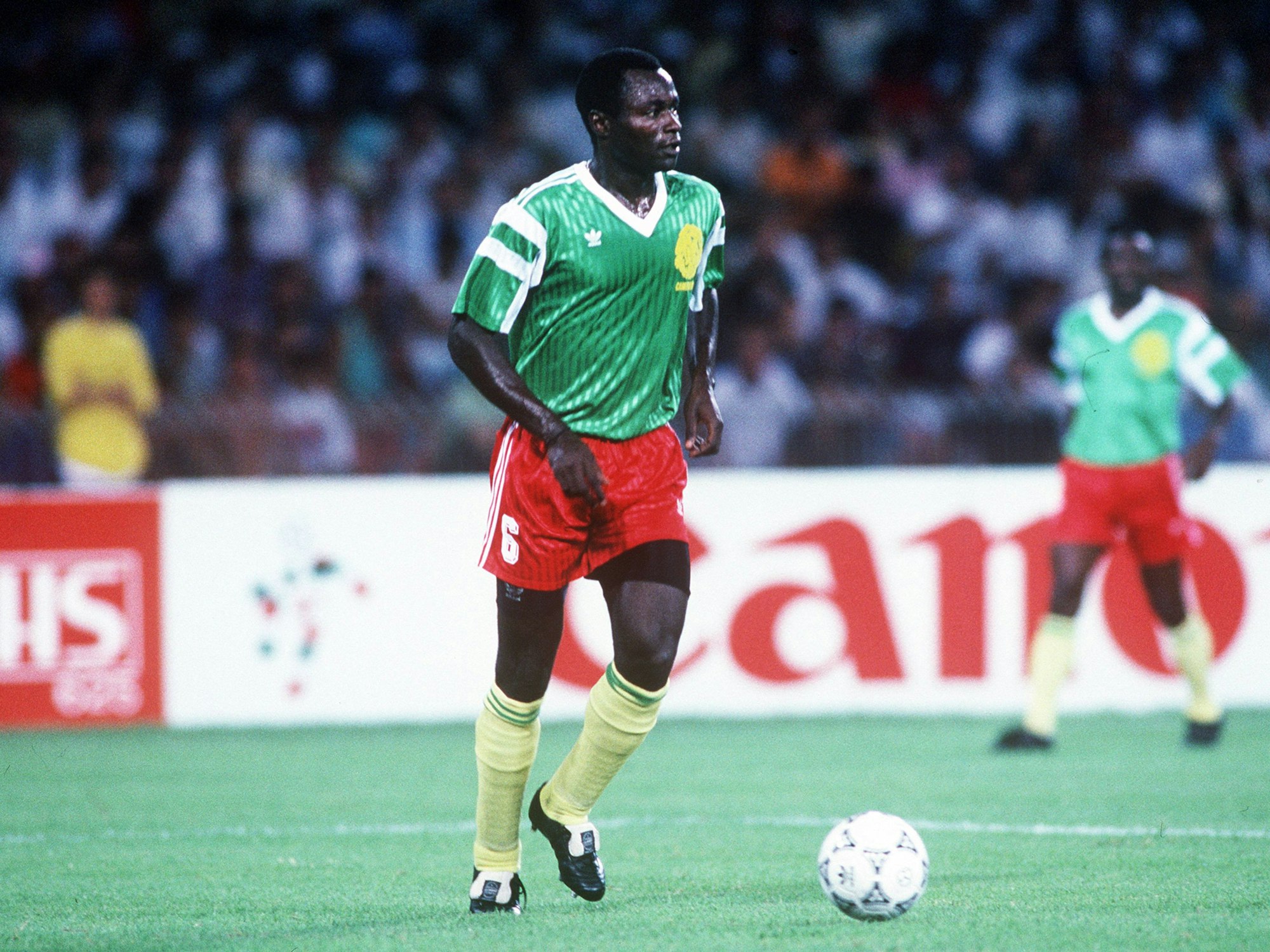 Emmanuel Kunde bei der WM 1990 für Kamerun im Einsatz.