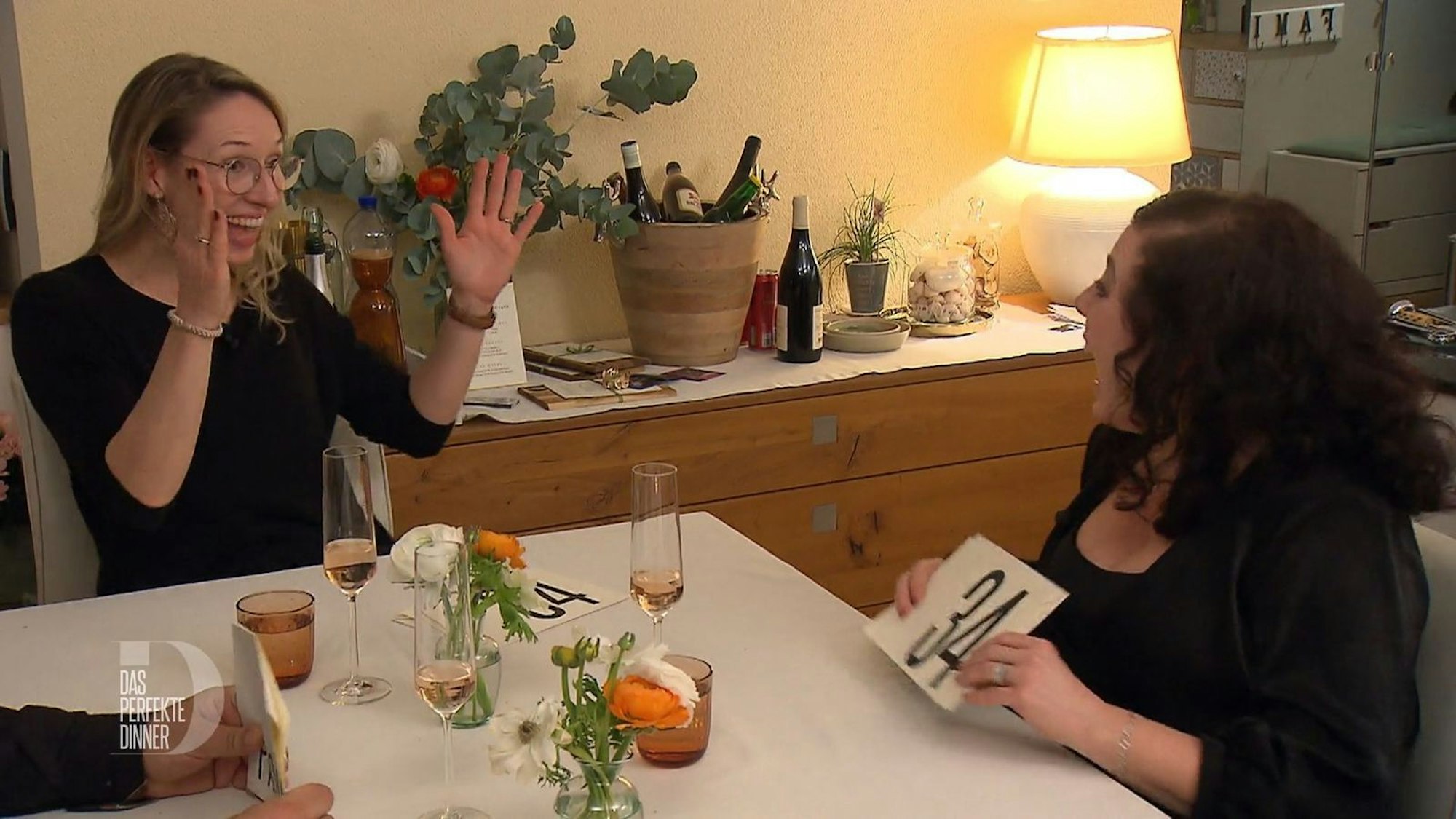 Mit jeweils 34 Punkten fahren Anja und Sonia einen Doppelsieg ein.
(Bild: RTL)