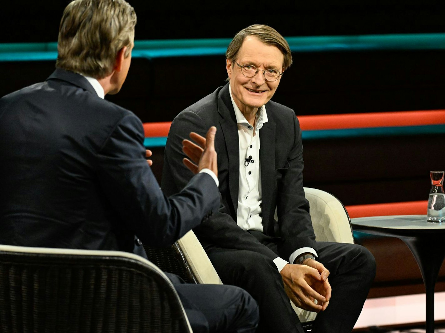 Karl Lauterbach fand die Vorwürfe von Markus Lanz gar nicht lustig und wehrte sich vehement. (Bild: ZDF / Markus Hertrich)