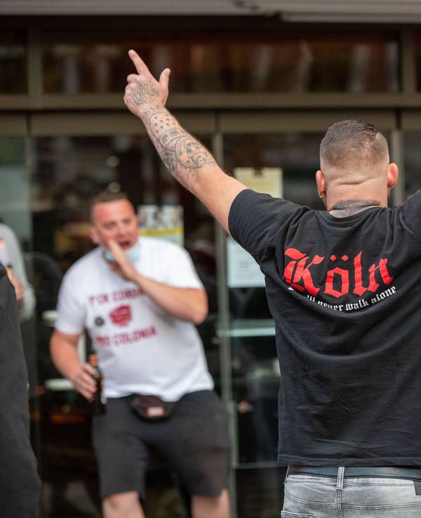 Ein feiernder FC-Fan in Köln