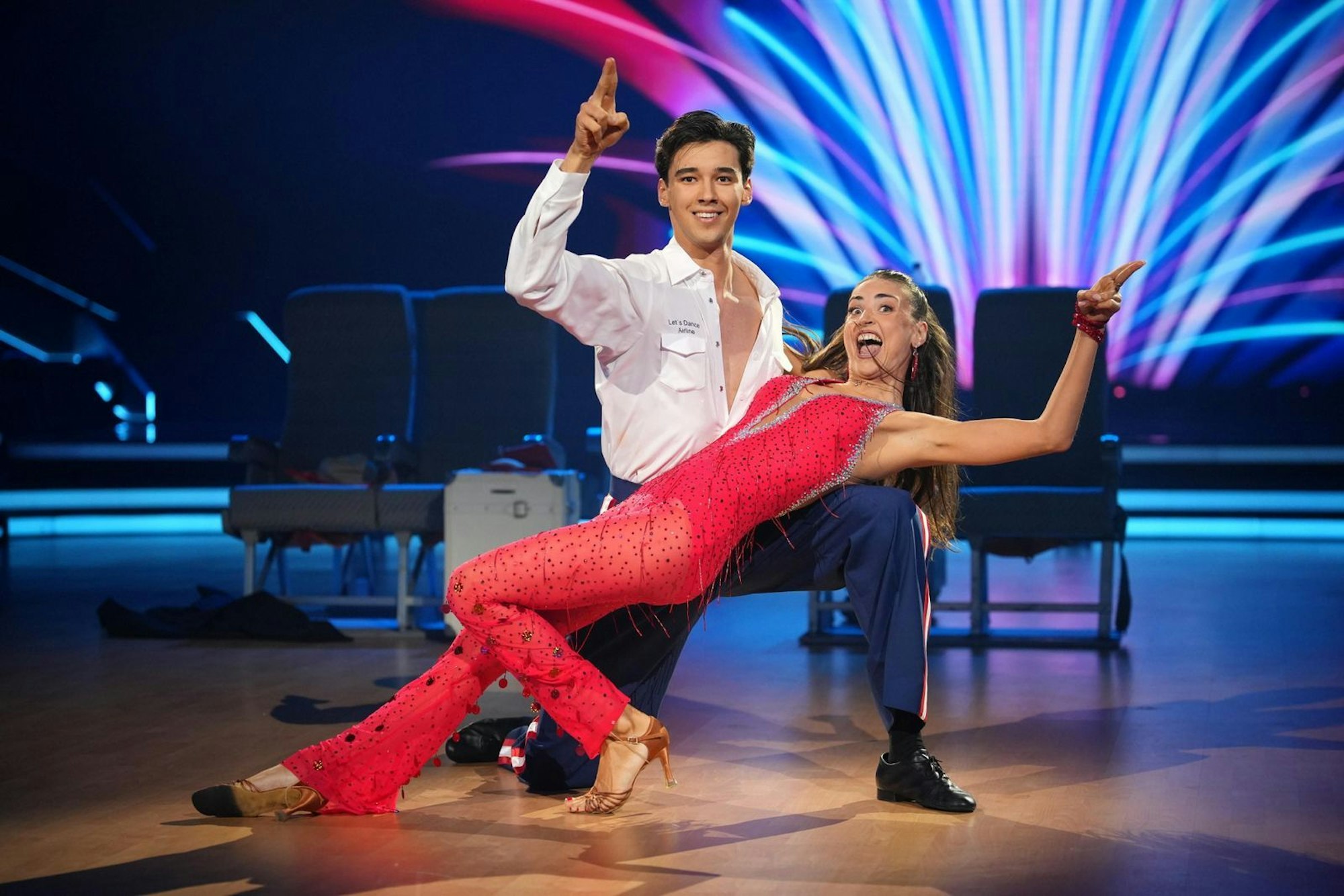 „Trink einen Mojito und mach dich locker“, empfahl Jorge González Diego Pooth nach seinem Auftakt-Salsa mit Ekaterina Leonova. 24 Punkte. (Bild: RTL / Stefan Gregorowius)