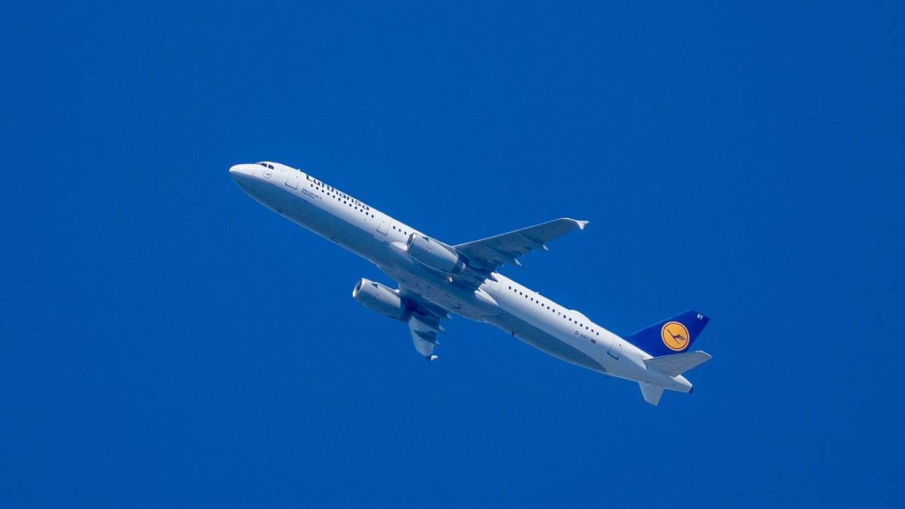 Ein Airbus A 321 der Lufthansa: Auf einem Flug von Frankfurt nach Sevilla kam es am 17. Februar zu einem Zwischenfall (Symbolbild).++
