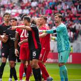 Diskussionen bei Freiburg gegen Frankfurt.