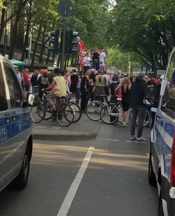 Polizeivideos auf den Ringen.