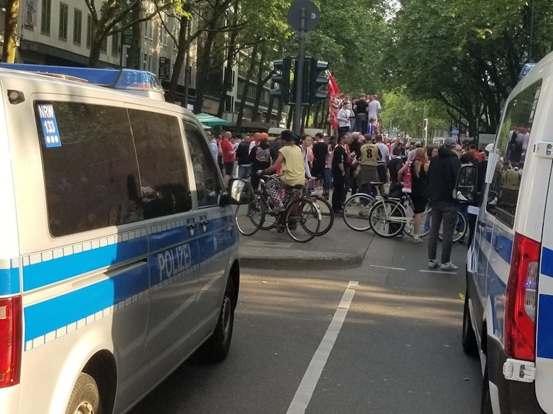 Polizeivideos auf den Ringen.