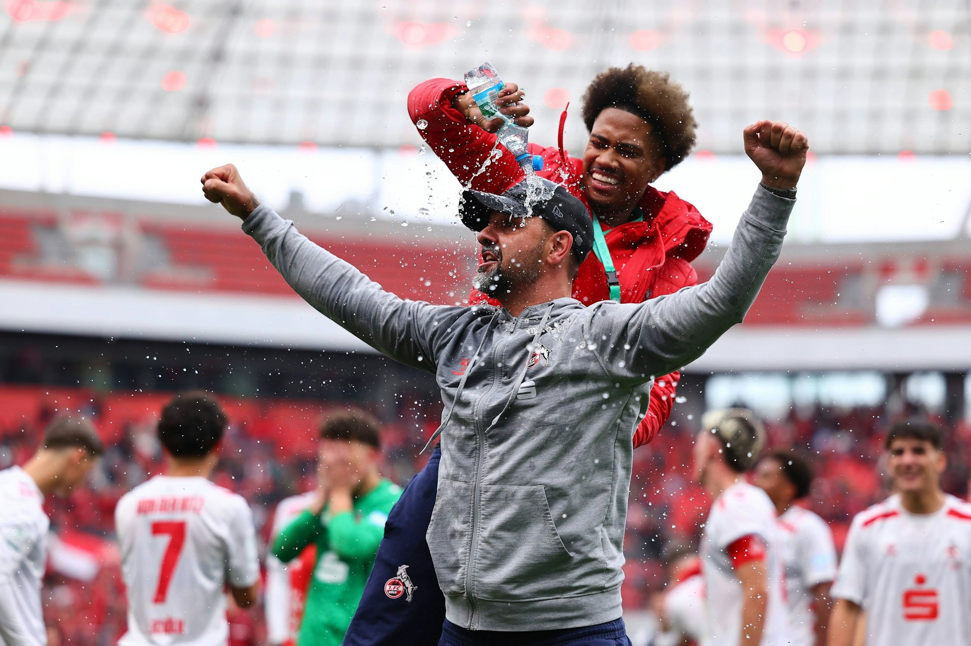 Wasserdusche für Stefan Ruthenbeck.