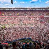 Ohne Worte! Köln im Rausch - das RheinEnergie Stadion war nach Abpfiff ein Menschenmeer in rot-weiß.
