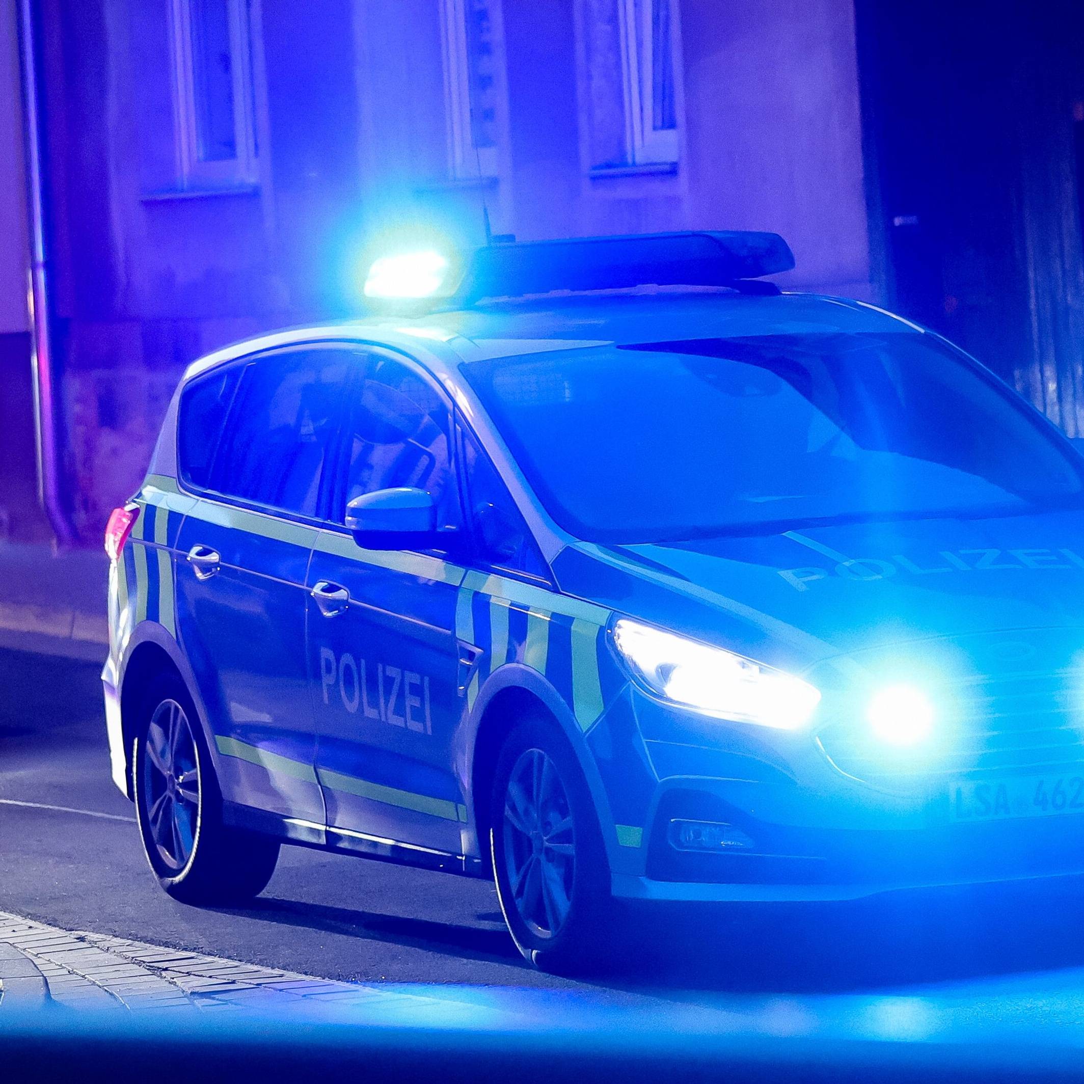 Die Polizei sucht nach einem Raubüberfall nach den Tätern (Symbolfoto).