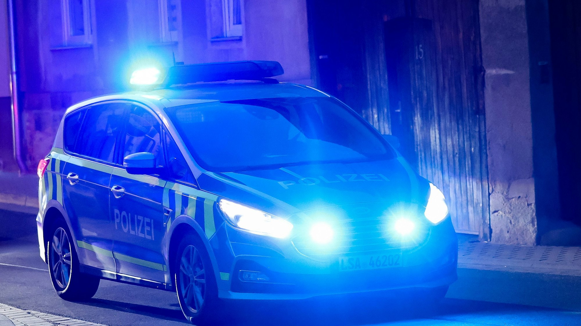 Polizeieinsatz nach einem Verkehrsunfall. (Symbolfoto)