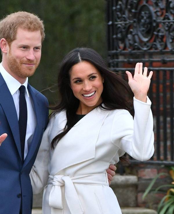 Der britische Prinz Harry und die US-amerikanische Schauspielerin Meghan Markle, aufgenommen am 27.11.2017 in London (Großbritannien) nach Bekanntgabe ihrer Verlobung.