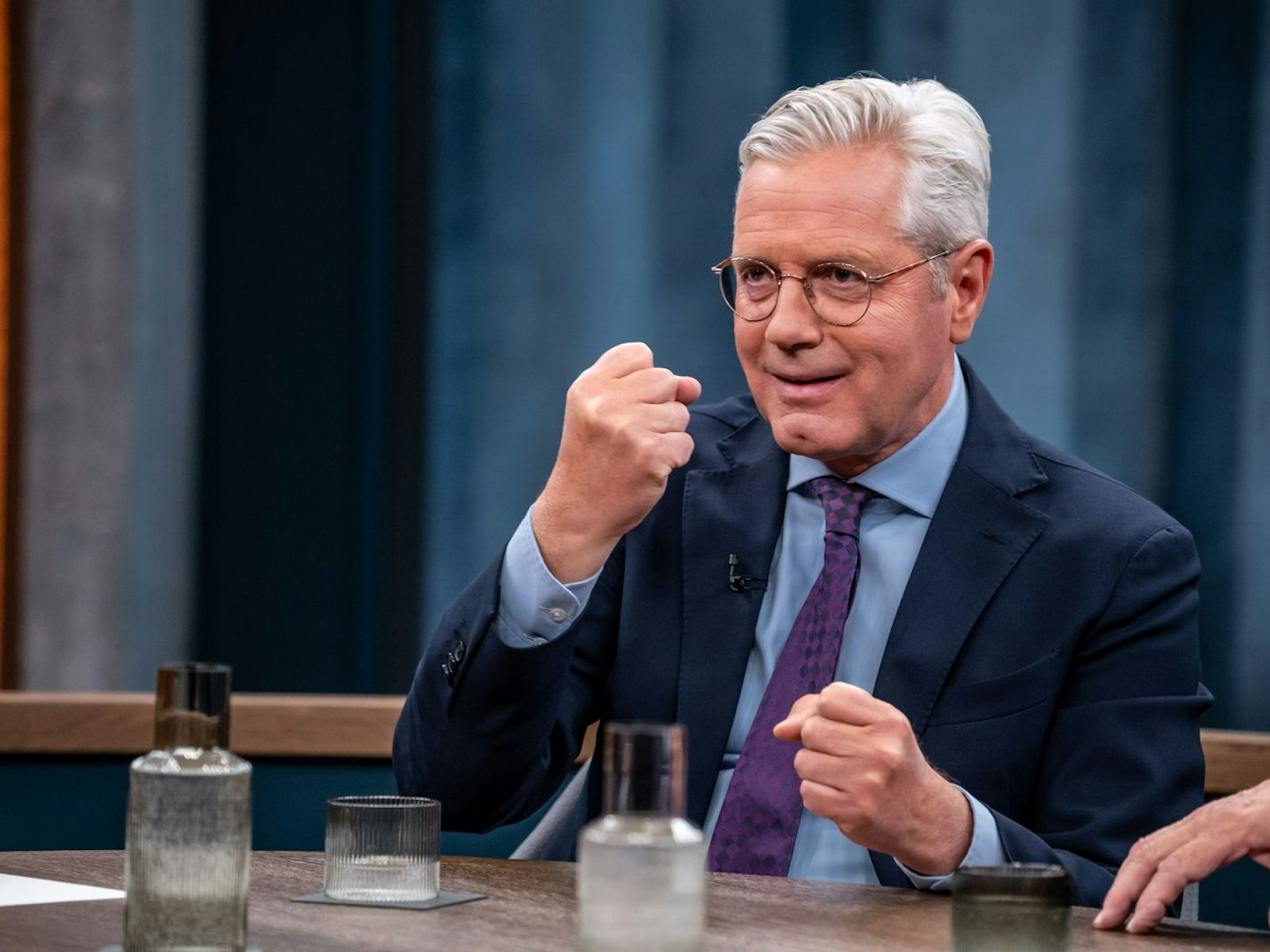 CDU-Politiker Norbert Röttgen wünscht sich das Fortführen der Verhandlungen - aber mit erhöhtem Druck auf den Kreml. (Bild: ARD/Thomas Ernst)
