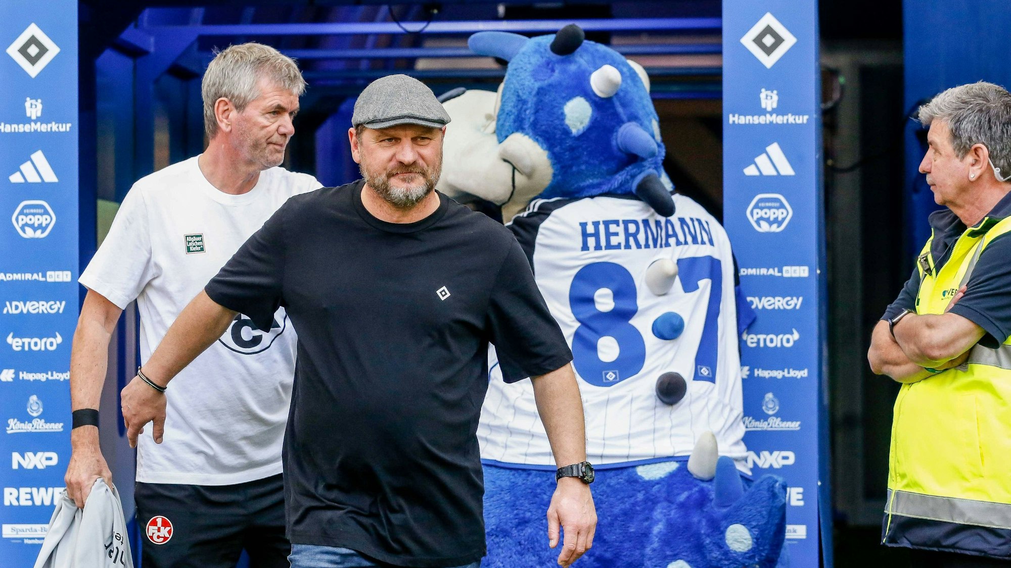 Steffen Baumgart als HSV-Trainer neben Friedhelm Funkel.