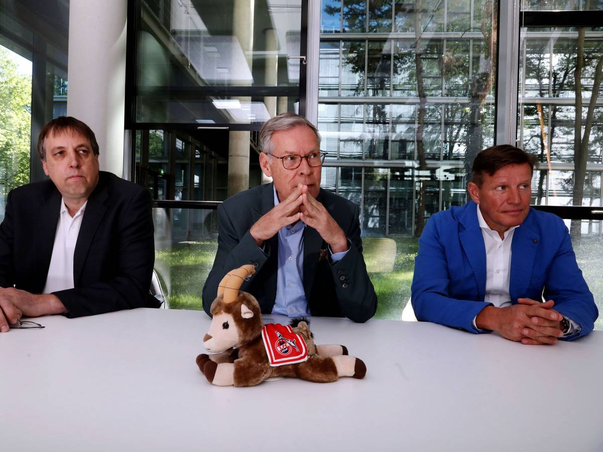 Gespräch mit möglichen Kandidaten für den Vorstand des Fußballvereins 1. FC Köln: Thorsten Kiesewetter, Sven-Georg Adenauer und Martin Hollweck (v.l.).