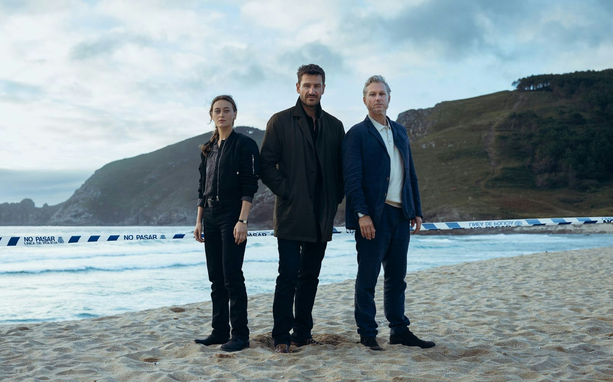 Kommissarin Mercédes Navarro (Mercedes Müller), Hauptkommissar David Acosta (Michael Epp) und Kommissar Adrían Martinéz (Dirk Borchardt) ermitteln gemeinsam in Galicien. (Bild: ARD Degeto Film/La Diapo Fotografía)