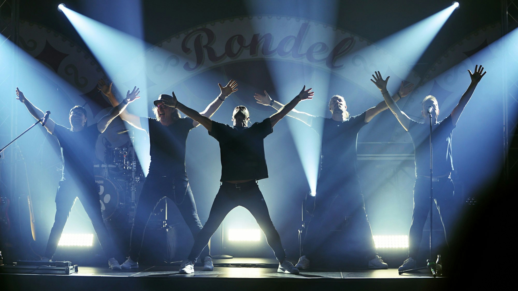 Die Räuber zeigen ihre Choreografie zu „Oben unten“.