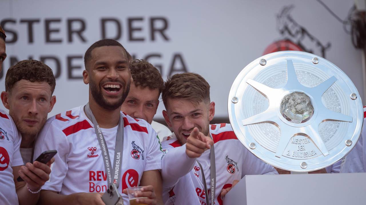 Florian Kainz, Linton Maina, Luca Waldschmidt und Jan Thielmann haben die Meisterschale der 2. Bundesliga fest im Blick.