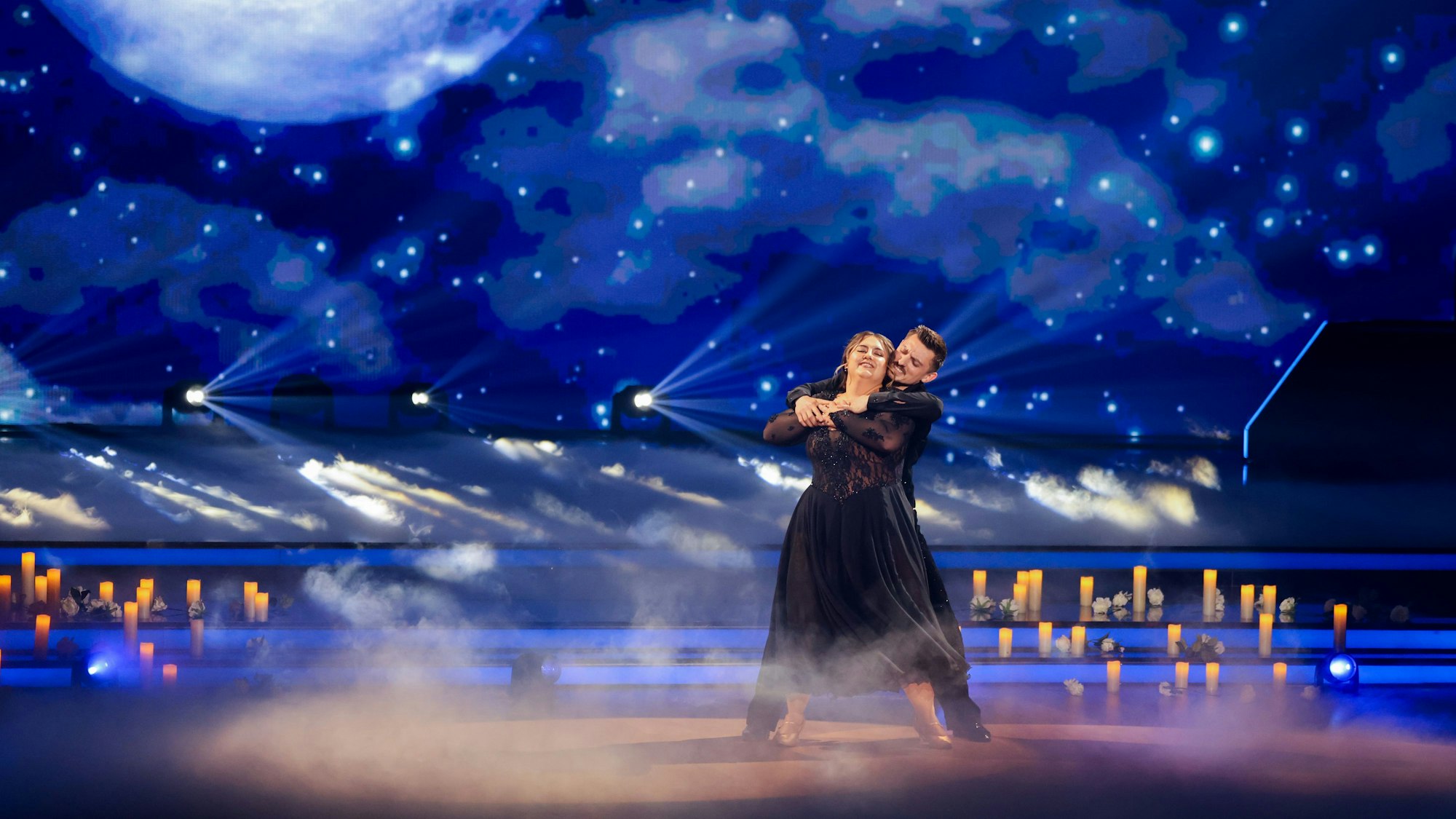 Selfiesandra bei ihrem Tanz mit Profitänzer Zsolt Sándor Cseke am 9. Mai 2025