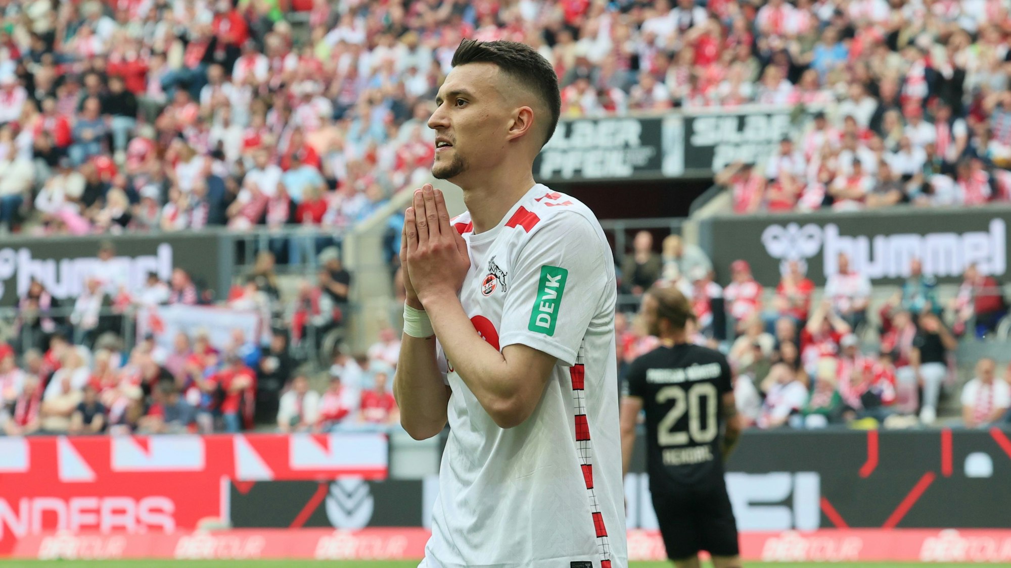 Dejan Ljubicic hadert bei einem Spiel des 1. FC Köln.
