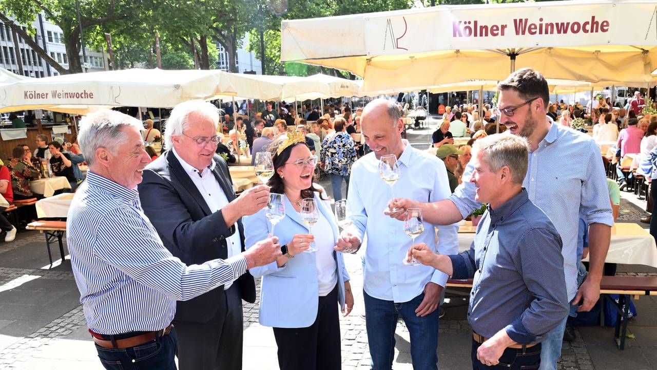 Wilfried Finkenauer, Dr. Ralph Elster, Laura Schlösser, Richard Nägler, Tom Benz, Johannes Ohlig bei der Eröffnung der Kölner Weinwoche.