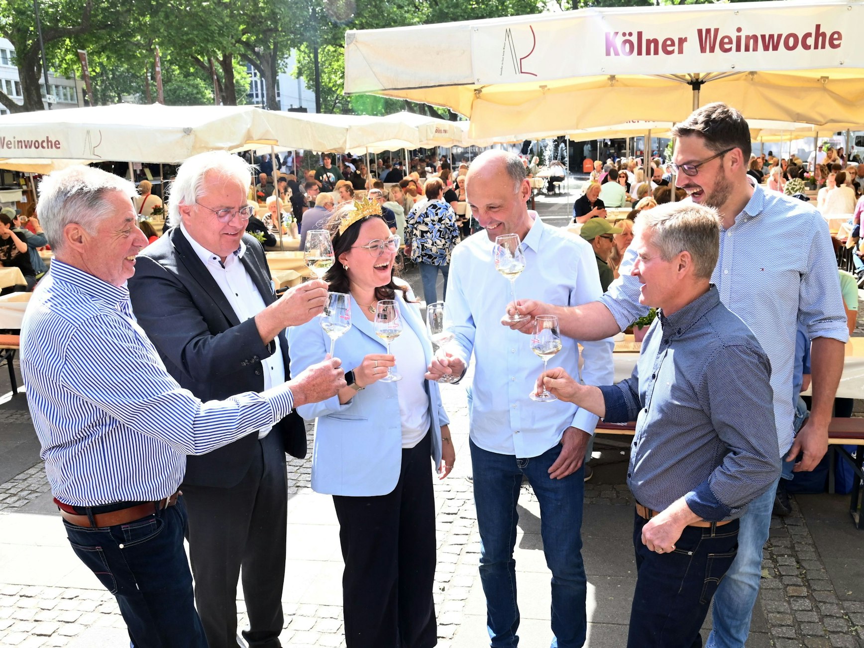 Wilfried Finkenauer, Dr. Ralph Elster, Laura Schlösser, Richard Nägler, Tom Benz, Johannes Ohlig bei der Eröffnung der Kölner Weinwoche.
