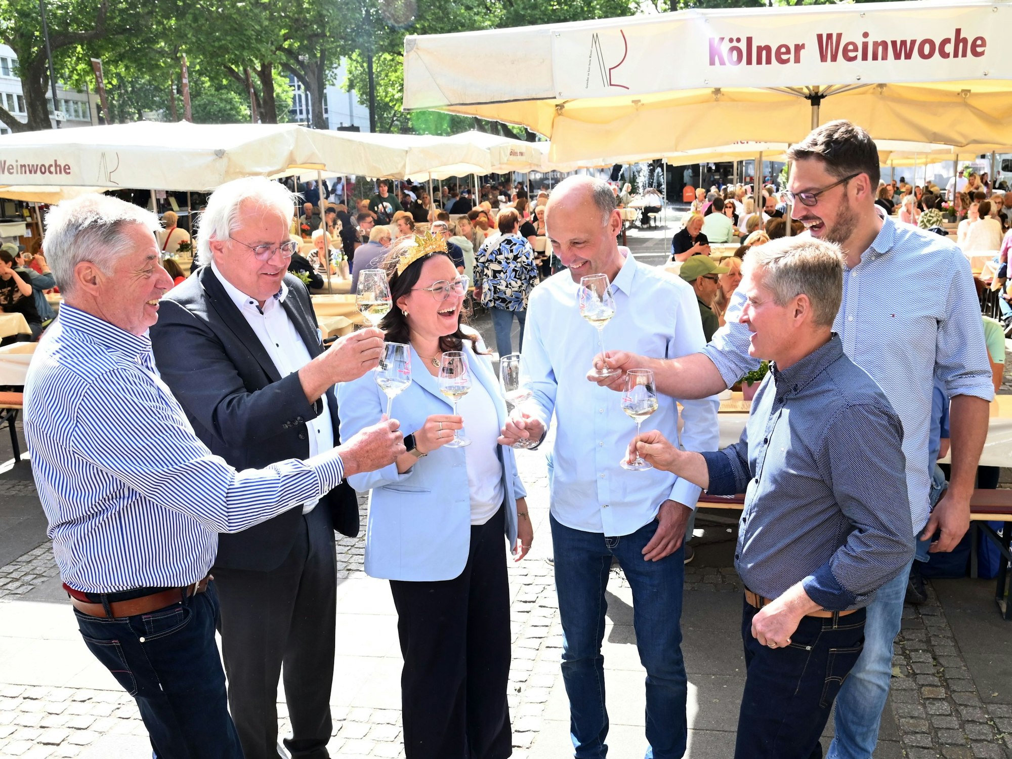Wilfried Finkenauer, Dr. Ralph Elster, Laura Schlösser, Richard Nägler, Tom Benz, Johannes Ohlig bei der Eröffnung der Kölner Weinwoche.