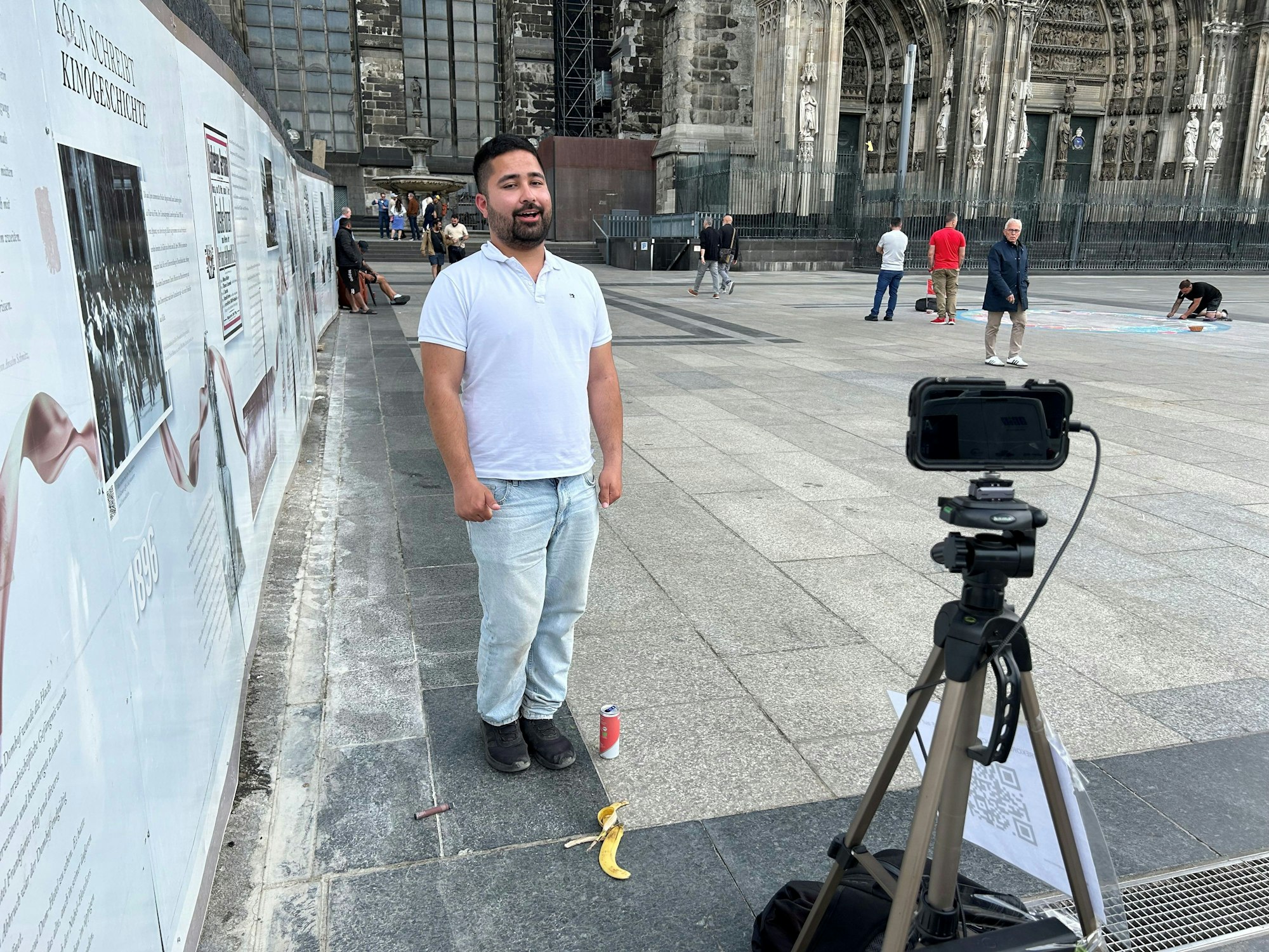 Der Twitch-Streamer Rubaz bei seinem Weltrekordversuch vor dem Dom.