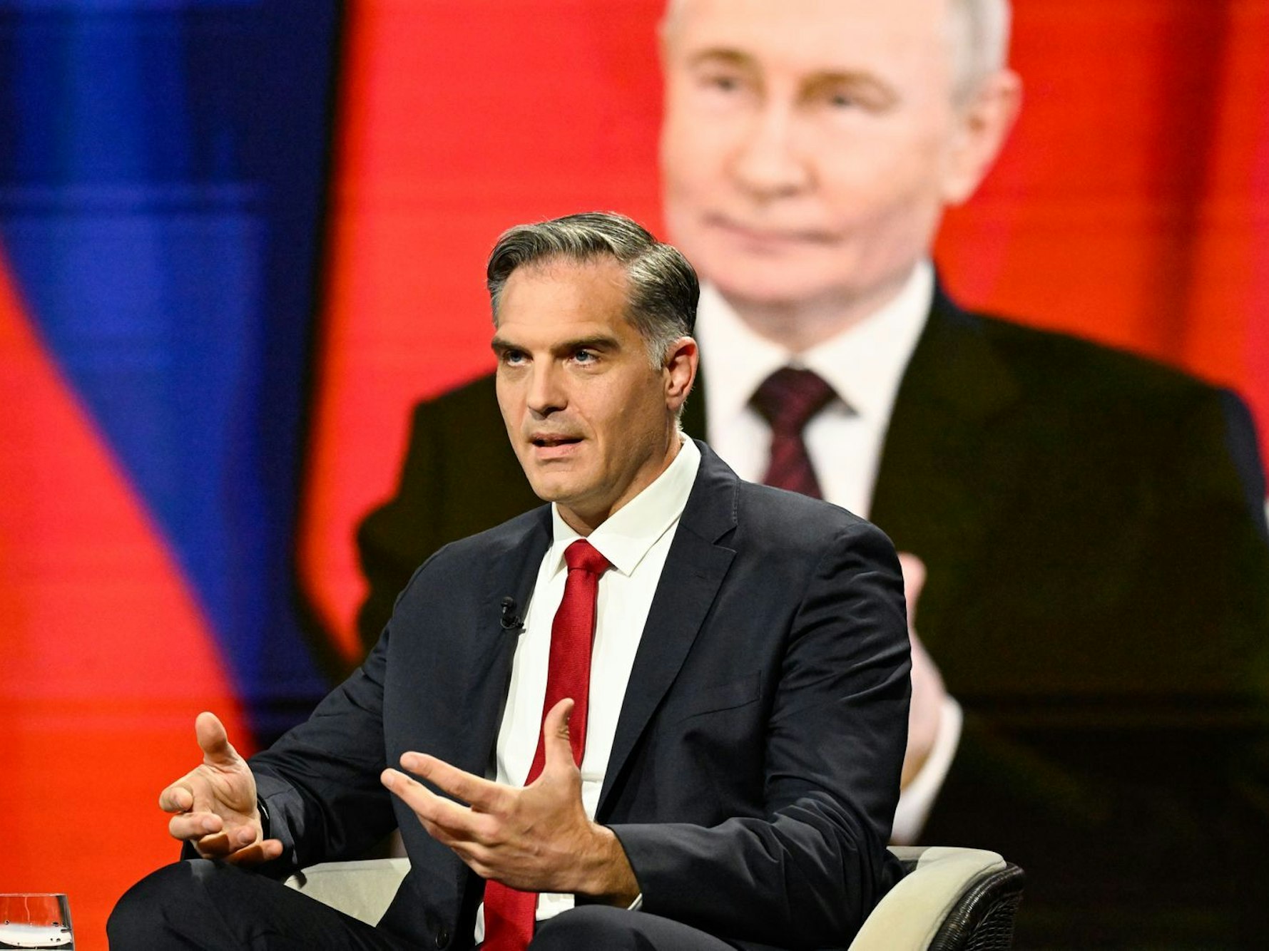 CNN-Journalist Frederik Pleitgen warnte, dass Trump unbedingt wolle, „dass Putin sein Freund ist.“ (Bild: ZDF / Markus Hertrich)
